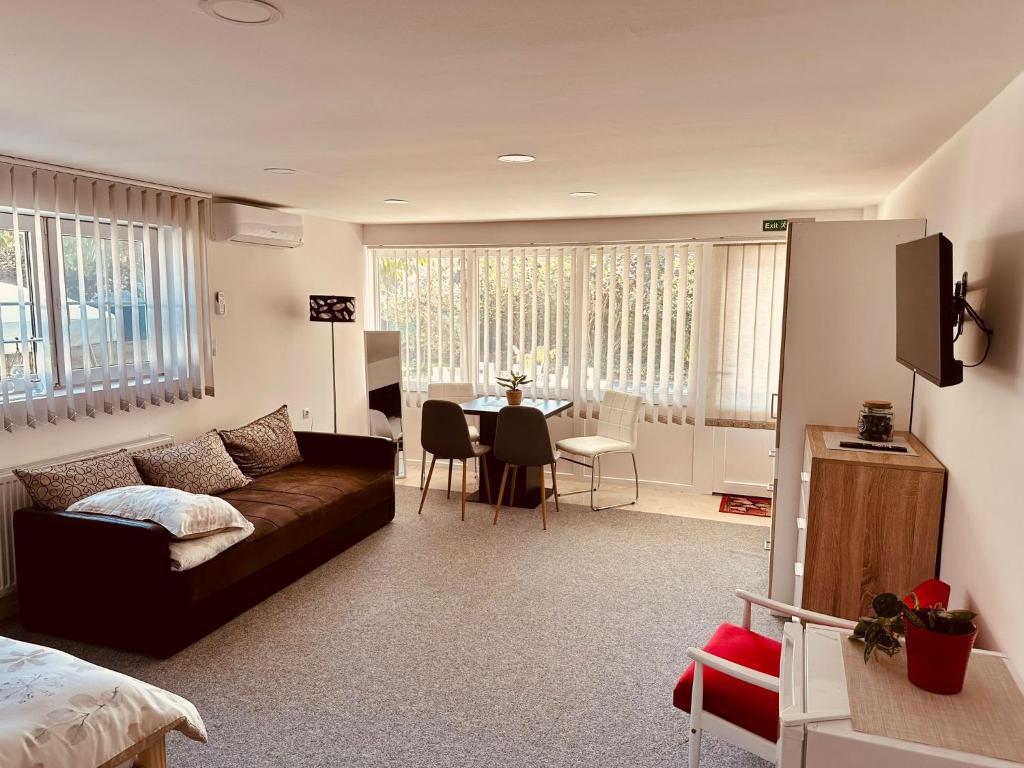 Iovia Place - studio apartman